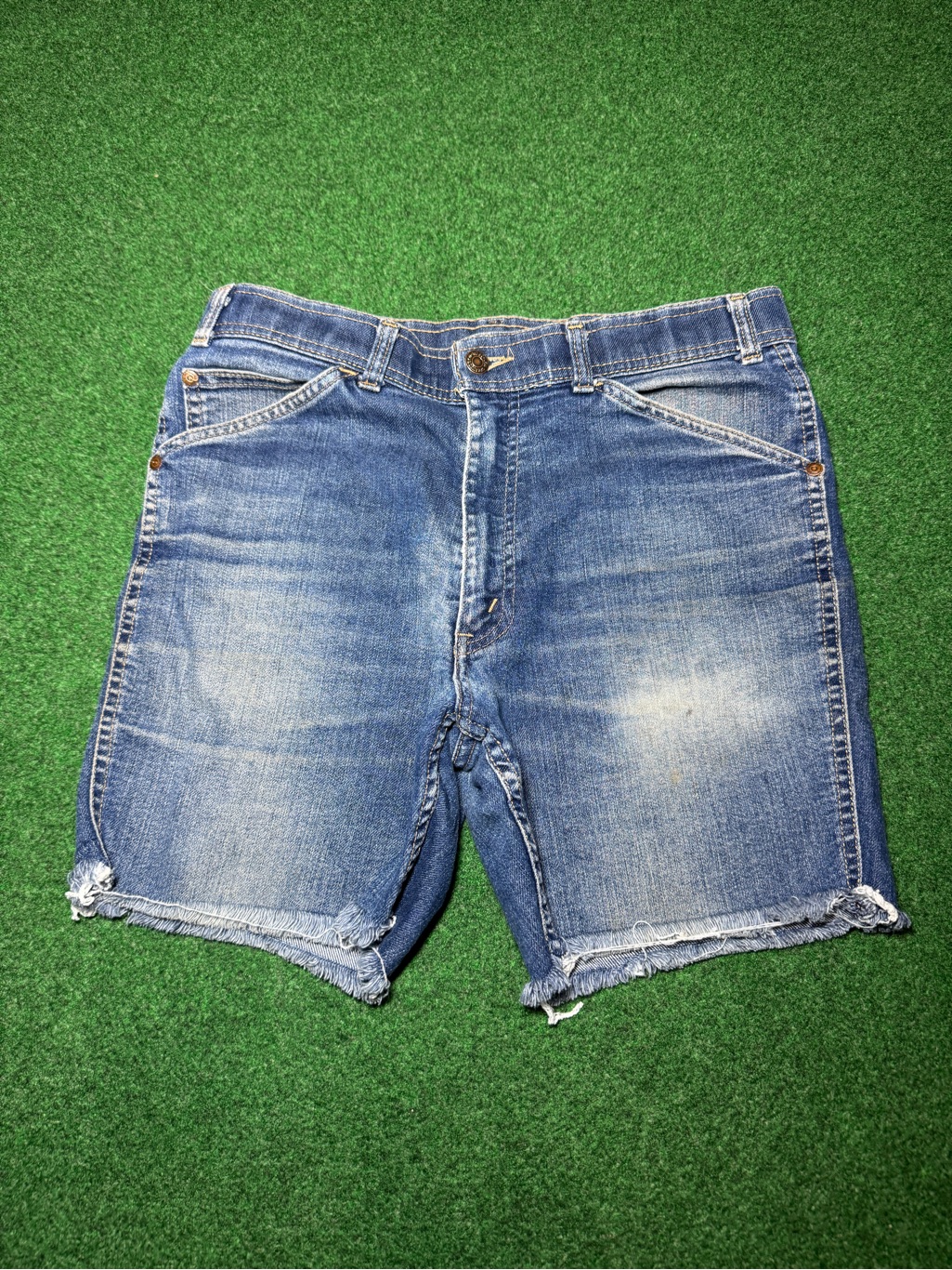 Vintage 70s Levi’s Cut Off Jean Shorts, Denim Jorts Summer Americana (Size 32)
